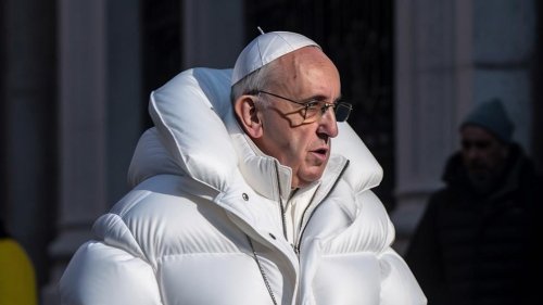 Papa'ya Mont Giydiren Yapay Zeka İnterneti Neden Karıştırdı? - Popular Science