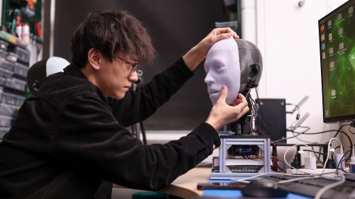 A robot named ‘Emo’ can out-smile you by 840 milliseconds