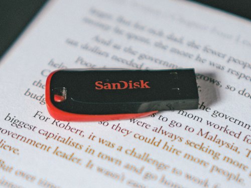 4 smart reasons to keep an old USB drive around