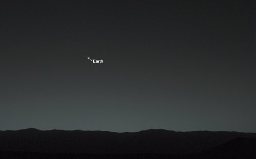Big Pic: Curiosity Gazes At Earth From Mars