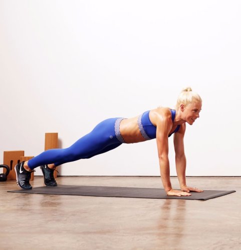 This 3-Minute Squat and Plank Workout May Be Short, but It's Intense