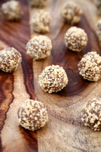 4-Ingredient Salted Peanut Protein Balls — Just 60 Calories!