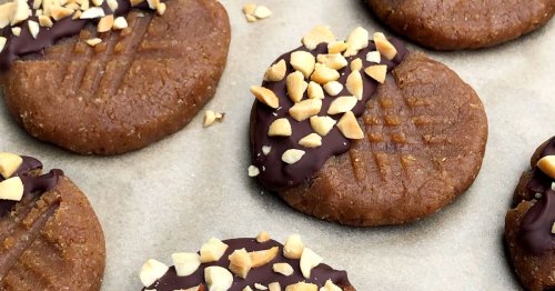 No Oven Needed For These Protein-Packed Chocolate Peanut Butter Cookies — Just 6 Ingredients