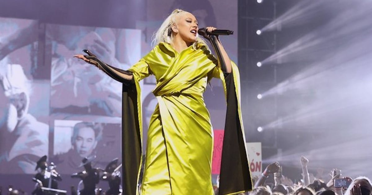 In Case You Forgot, Christina Aguilera's PCAs Performance Will Remind You What an Icon She Is