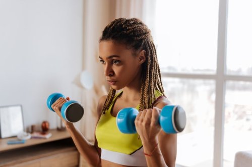 If You Want to Get Chiseled Muscles, Trainers Say These Are the 9 Dumbbell Moves to Do