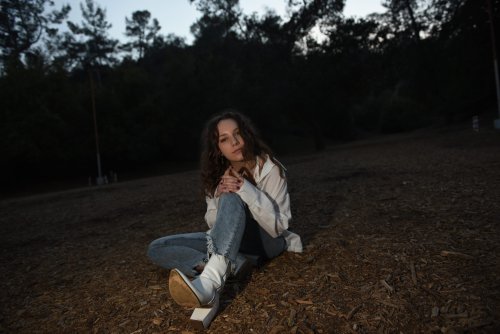 Indie-Pop Artist Emily James Visit College Years In New Single "Peach New Am" - PopWrapped