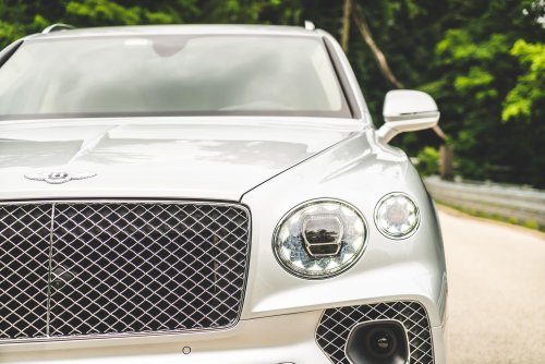 In A Sea of Silvers, Bentley’s ‘Moonbeam’ Paint Is A Majestic, Layered Standout
