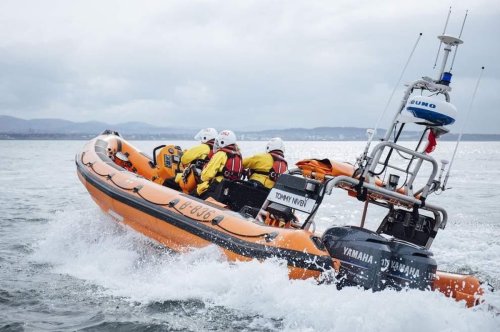 Lifeboats scrambled to help sinking boat in the Solent with man ...