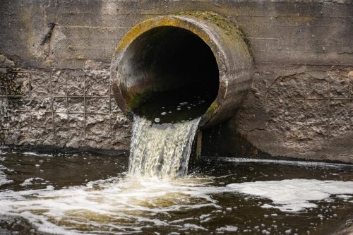 MP calls for ban on bonuses for water company bosses after “shocking” sewage pollution figures