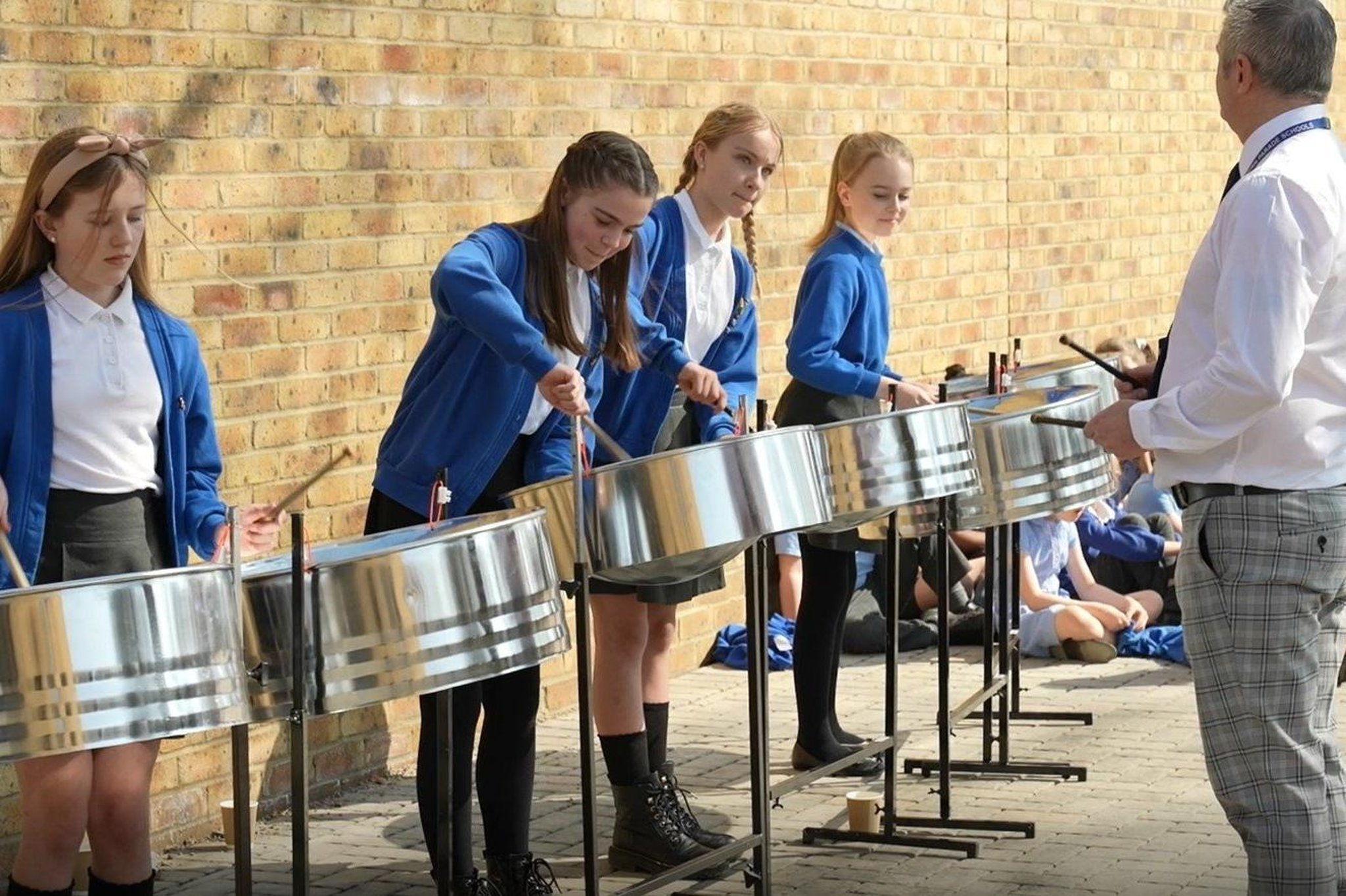 Portsmouth School Children And Residents Celebrate The Completion Of 4    Xlarge 