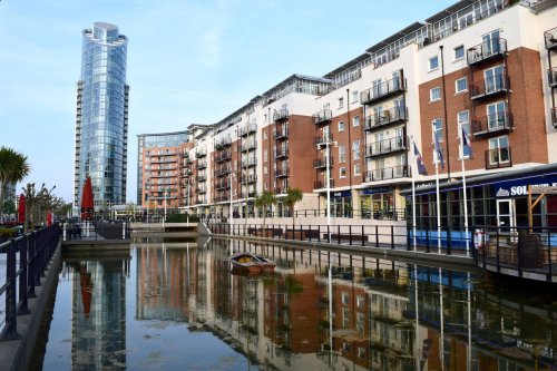 Here is what living in a £1.1m flat in the Lipstick Tower in Portsmouth looks like