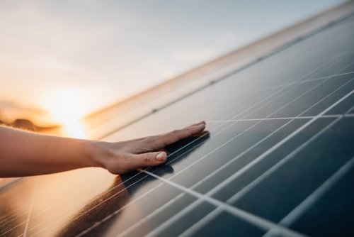 Maison autonome : et si vous stockiez l’énergie solaire de votre logement dans une armoire ?