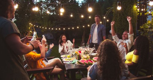 Feux, fêtes et plantations : peut-on tout faire dans son jardin ? Voici ce que dit la loi.