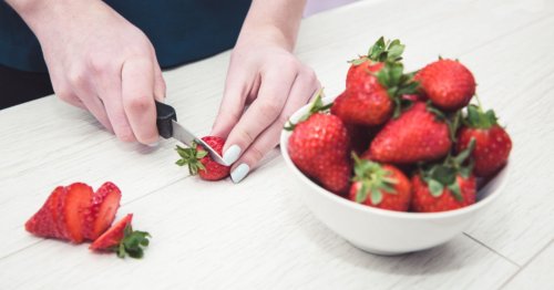 Ne jetez plus vos queues de fraises : 5 façons étonnantes pour les utiliser au jardin ou en cuisine