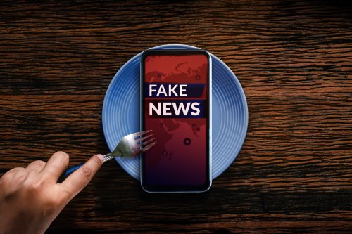 Fake news : 80 organisations de fact-checking pointent la plateforme Youtube du doigt