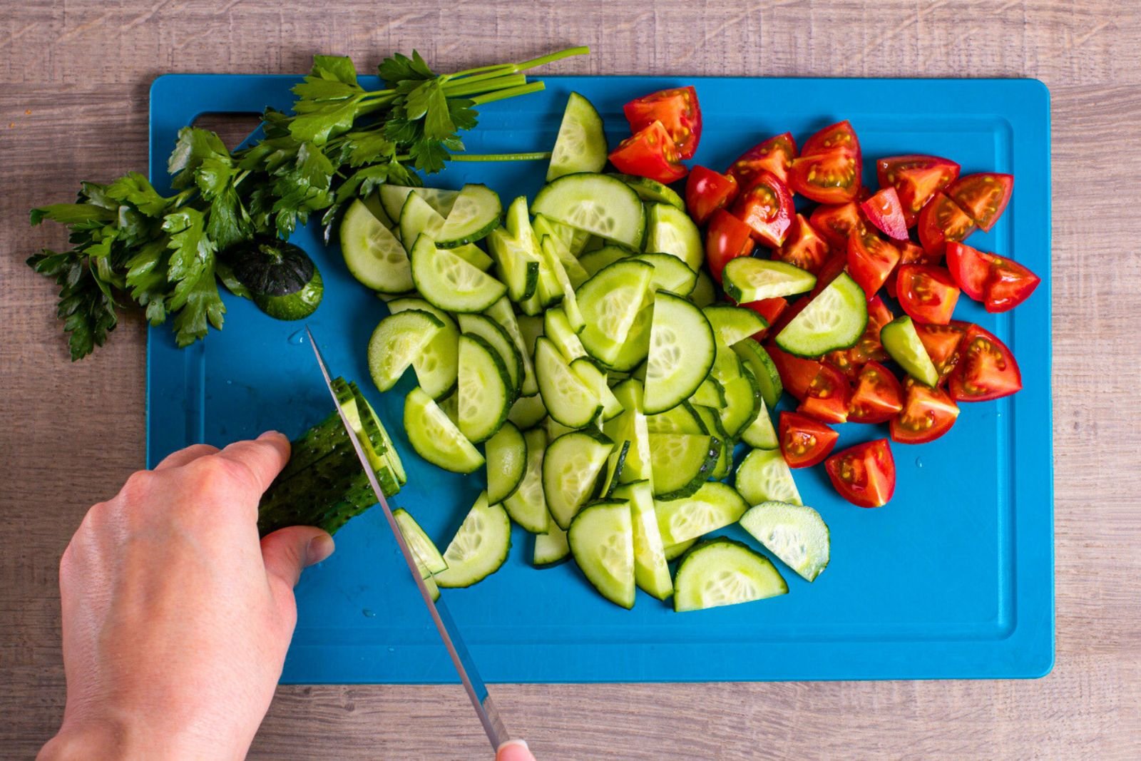 Vous mangez tomates et concombres ensemble ? Voici pourquoi c’est une mauvaise idée !