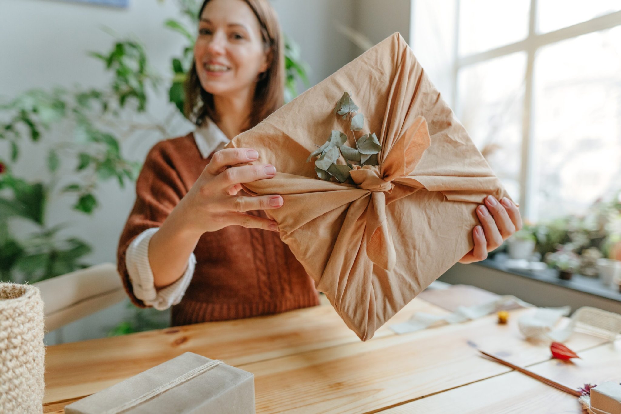 Le papier cadeau, c’est has been. Pour Noël, préférez l’une de ces 7 alternatives.