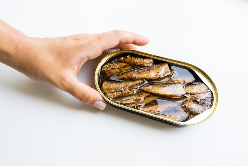 3 astuces pour réutiliser l’huile des sardines (plutôt que de la jeter bêtement !)