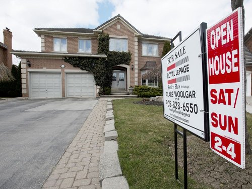 Canada's average home price slides to $746,000, sales plummet amid rising rates