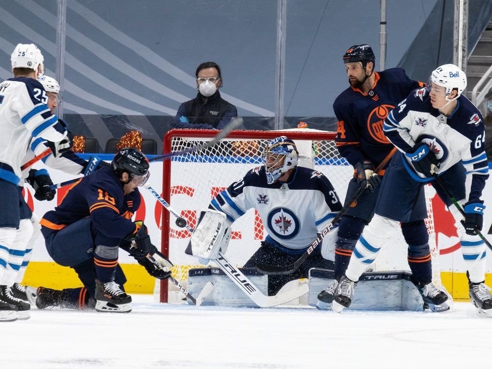 Role players shine for Jets in Game 1 win over Oilers
