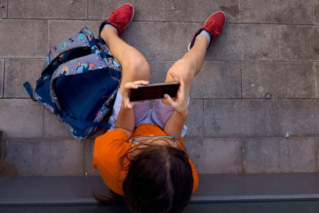 Kids with smartphones report higher well-being than expected, study finds - Poynter