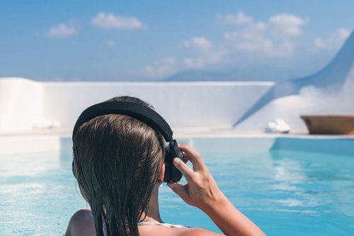Kopfhörer nach dem Schwimmen benutzen – die Apothekerkammer warnt!