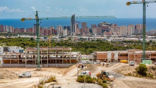 La inflación y los retrasos en las licencias frenan el crecimiento de la construcción de viviendas en Alicante