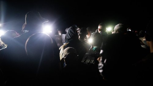 How migrant caravans are organized—and scammed—via Facebook and WhatsApp