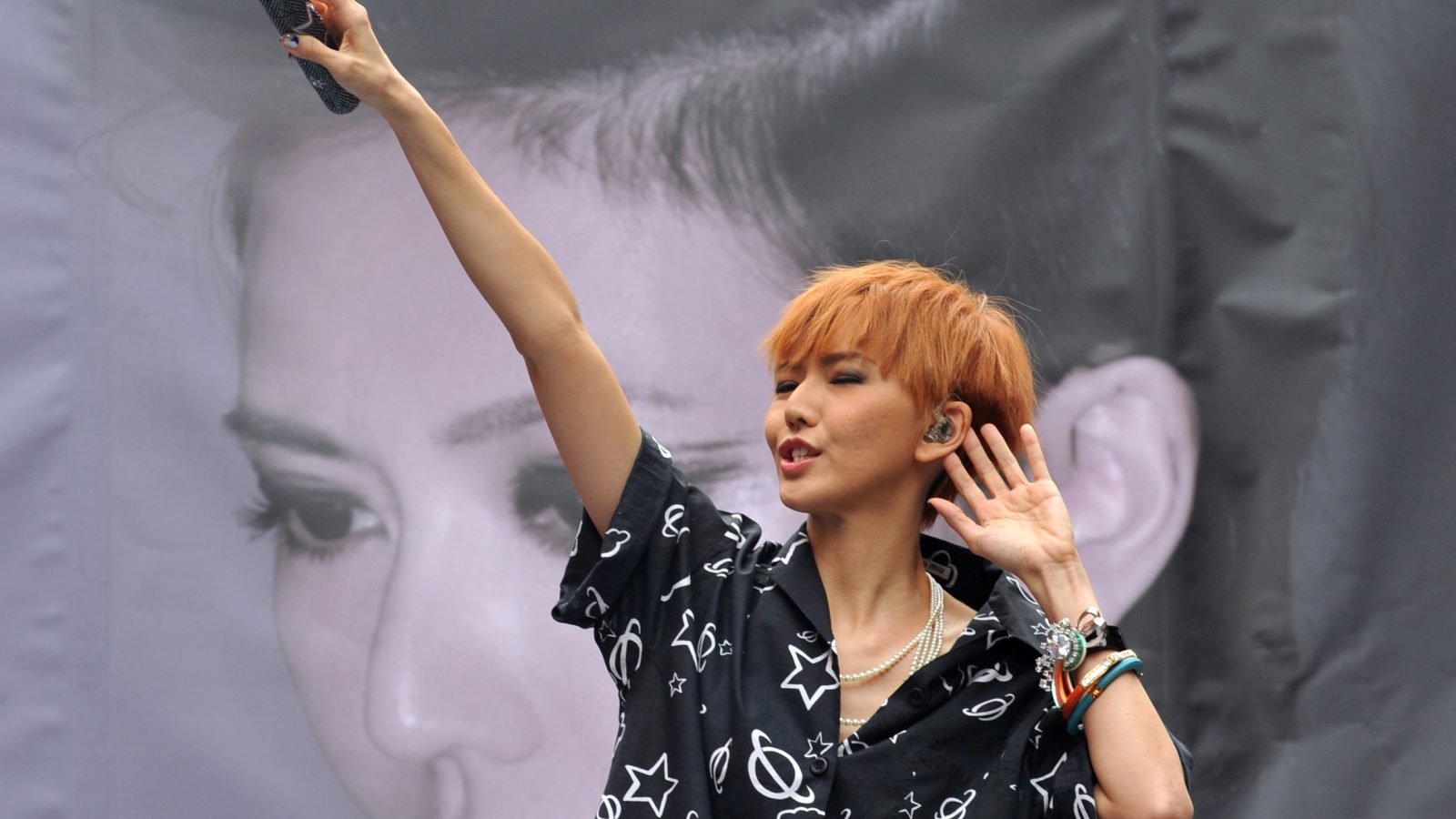 Fans in China used AI to deepfake a pop star’s return to music