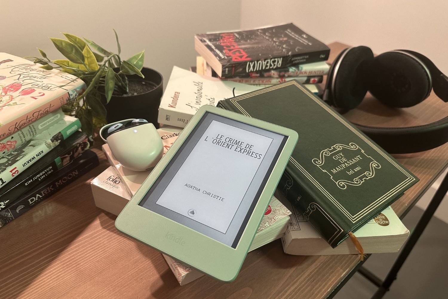 Liseuses, livres audio, BookTok : comment lisent les jeunes ?
