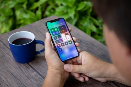 Surchauffe, autonomie en chute libre, bugs... Que se passe-t-il avec iOS 18.5 ?