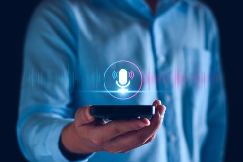 Pourquoi vous êtes convaincu que votre smartphone vous écoute (et pourquoi c’est faux)
