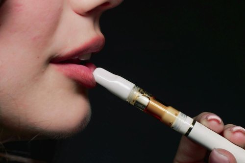 Aurait-t-on sous-estimé les risques de la cigarette électronique ?