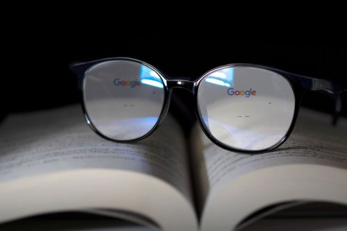 On a enfin une vidéo des lunettes futuristes de Google (et c’est ultra-impressionnant)