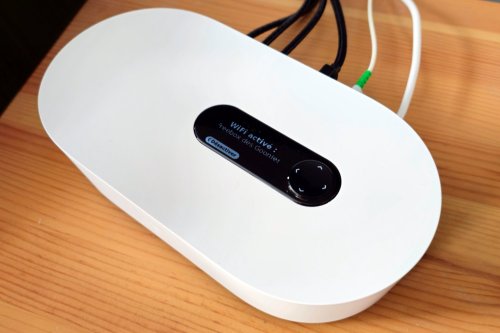Test du WiFi 7 de la Freebox Ultra : faut-il l’améliorer avec un routeur Netgear RS700S ?