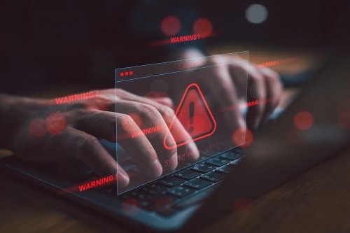 “La menace est toujours active” : qui est APT28, le groupe de hackers russes qui menace la France ?