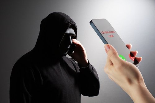« J’ai tout perdu à cause d’un faux conseiller bancaire » : l’enquête choc sur l’arnaque qui a fait plus d’un million de victimes en France