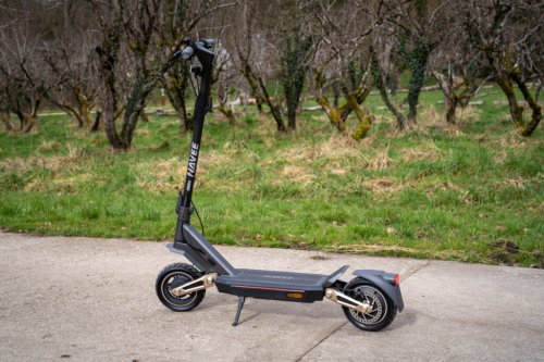 Test trottinette Navee ST3 Pro : aussi puissante que confortable