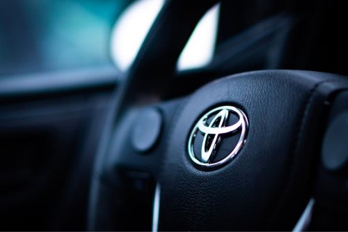 Le PDG de Toyota craque à cause de la course à la voiture électrique