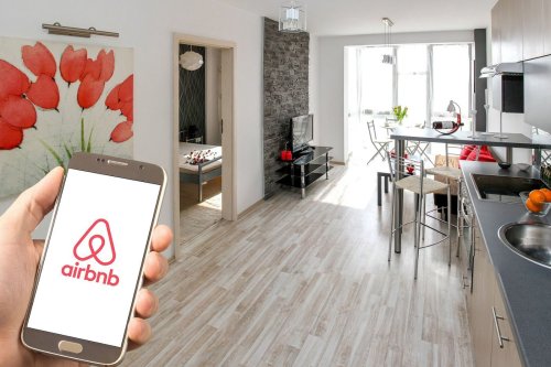 Airbnb : faut-il faire le ménage avant de quitter une location ?