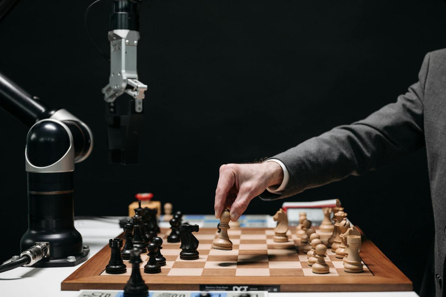 Pourquoi l’intelligence humaine résiste encore à l’IA ?