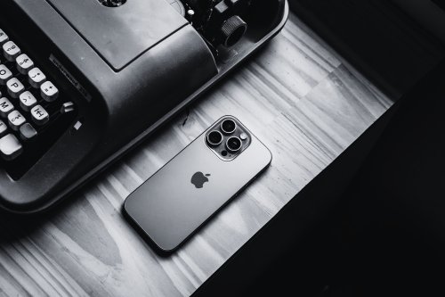 Elon Musk, Bill Gates et Mark Zuckerberg sont certains de la mort prochaine du smartphone, seul Tim Cook n’est pas d’accord