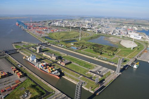 Port of Antwerp en het agentschap voor Maritieme Dienstverlening en Kust tekenen contouren van een nieuw havencoördinatiecentrum uit.