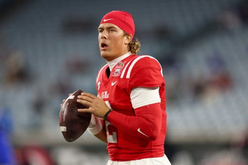 Giants Praised by Former NFL Quarterback for Stunning Choice of Jaxson Dart Over Shedeur Sanders