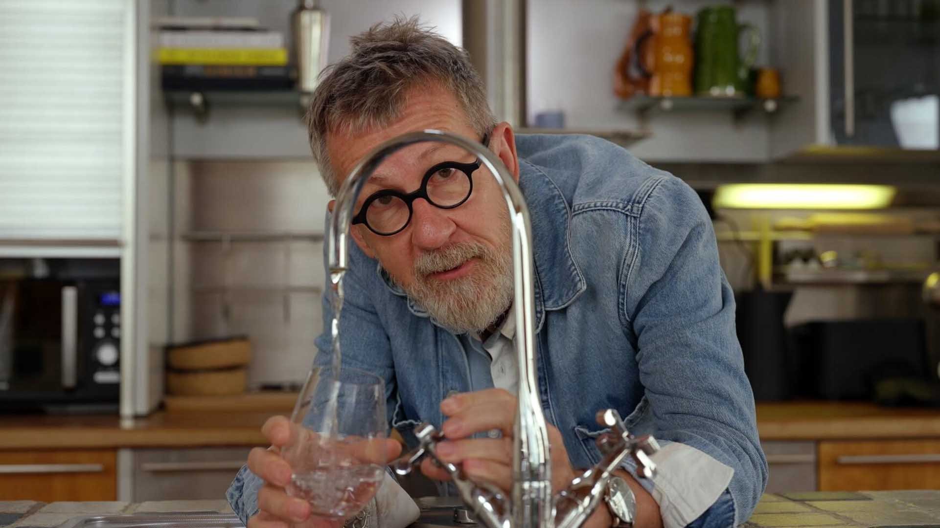 Le Monde de Jamy (France 5) – Peut-on encore boire l’eau du robinet en France ?