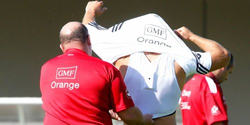 Champions Cup : pourquoi les rugbymen ont-ils une bosse dans le dos ? (VIDEO)