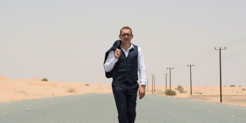 "Tu faisais des pompes avant les prises" : Dany Boon a donné de sa personne pour tourner ce film actuellement numéro 1 du top Netflix