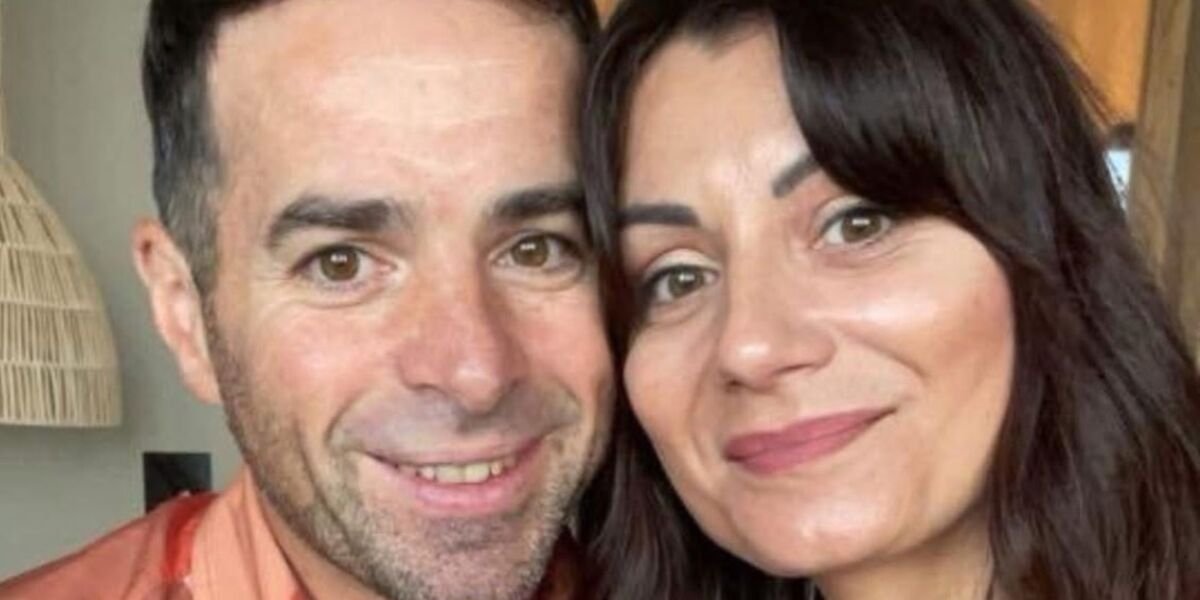 Stéphane (L’amour est dans le pré) prend la pose avec sa compagne et adresse un message particulier à Karine Le Marchand