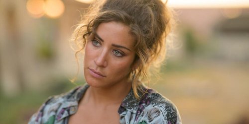 Mercato : pourquoi Manon Azem n'a pas l'accent marseillais dans la série ? L'actrice nous explique !