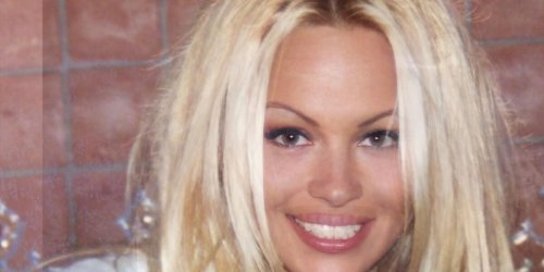 "Il y a des choses qui auraient dû m'alerter" : Pamela Anderson revient sur son couple toxique avec Tommy Lee